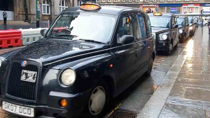 Los taxistas de Glasgow artos de no poder acceder a la zona de bajas emisiones