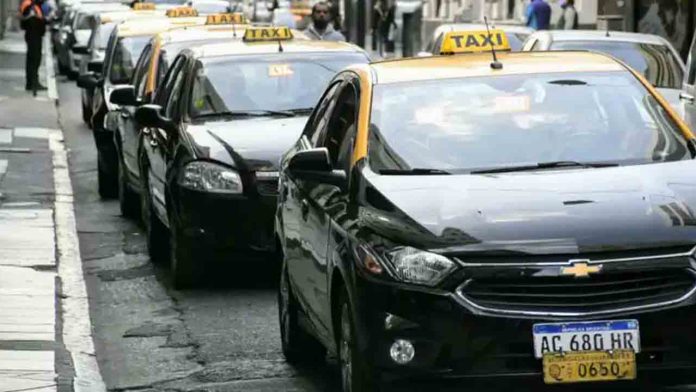 Los taxistas de Rosario convocan protestas contra Uber el 30 de mayo