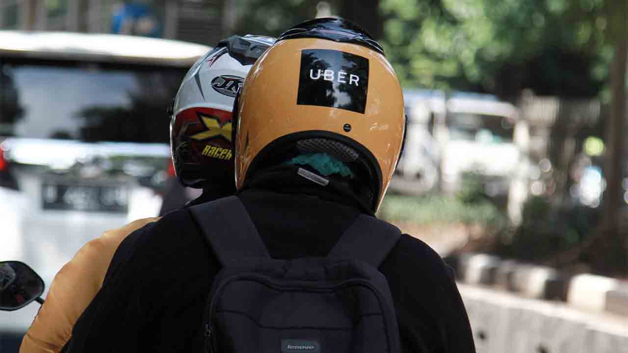 La Corte Suprema de Delhi ordena paralizar bicis, motos y coches de Uber y Rapido