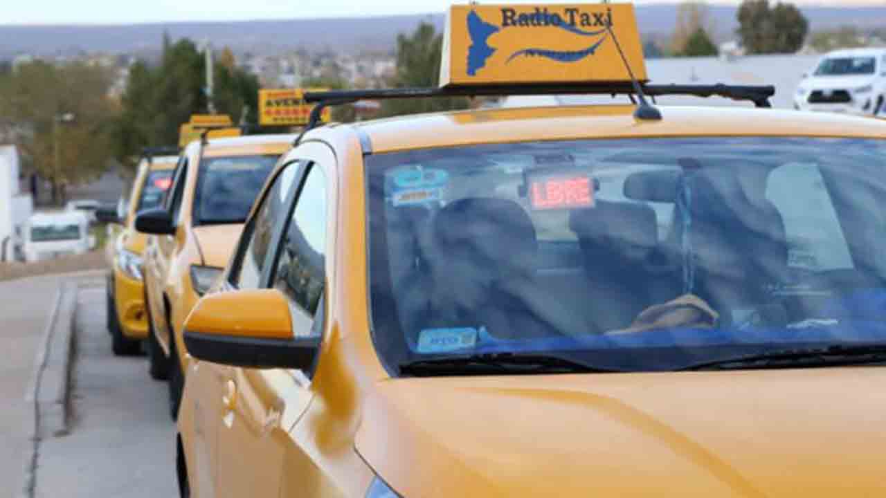 Protesta de los taxistas de Neuquén ante la llegada de Uber