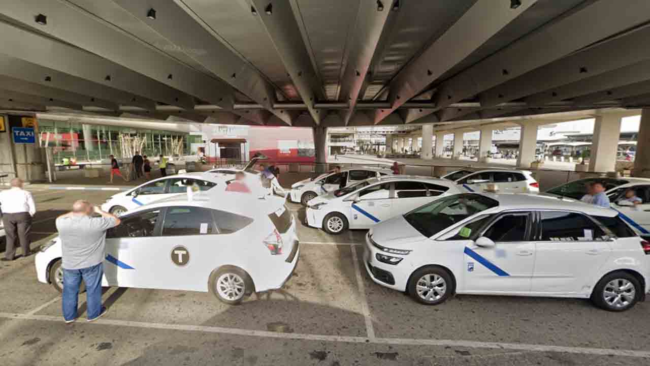 Mijas apoya a los taxistas ante la limitación de plazas en el Aeropuerto de Málaga