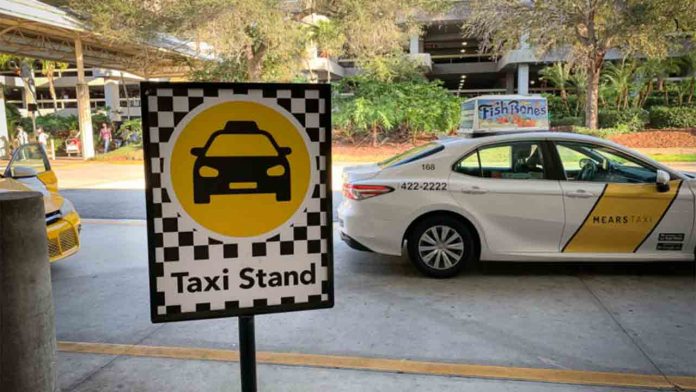 Los pasajeros de Uber y Lyft del Aeropuerto de Orlando pagarán 7 dólares extra