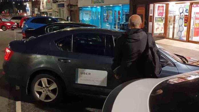 Conductores de Uber inundan ilegalmente la ciudad turística de Warwickshire