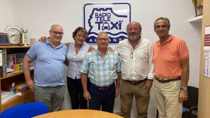 Radio Tele Taxi Alicante y hosteleros buscan mejorar la movilidad turística