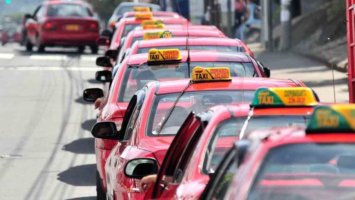 Costa Rica aprueba una bajada de las tarifas del taxi del 3%