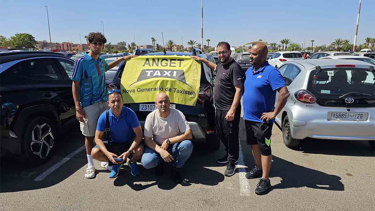 Llegan a Marrakech los taxistas de ANGET con los fondos recaudados en Barcelona