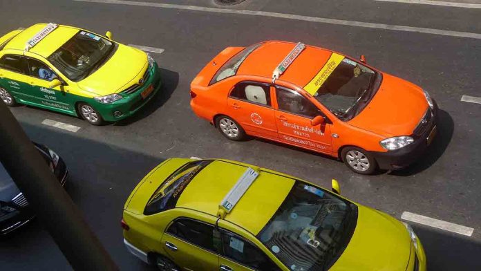 Los taxistas tailandeses buscan ayudas para pasarse a los vehículos eléctricos