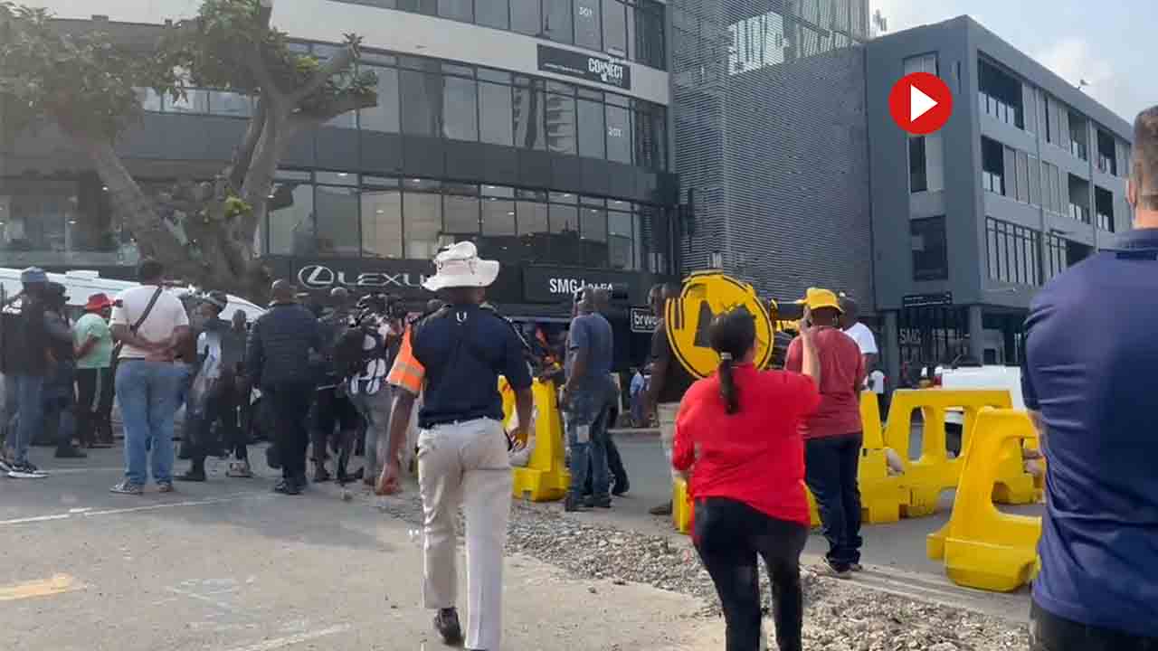 Taxistas de Durban en huelga tras el cierre de una parada de taxis