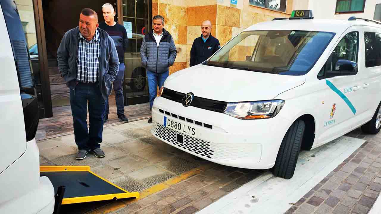 Antigua adjudica una nueva licencia de taxi adaptado