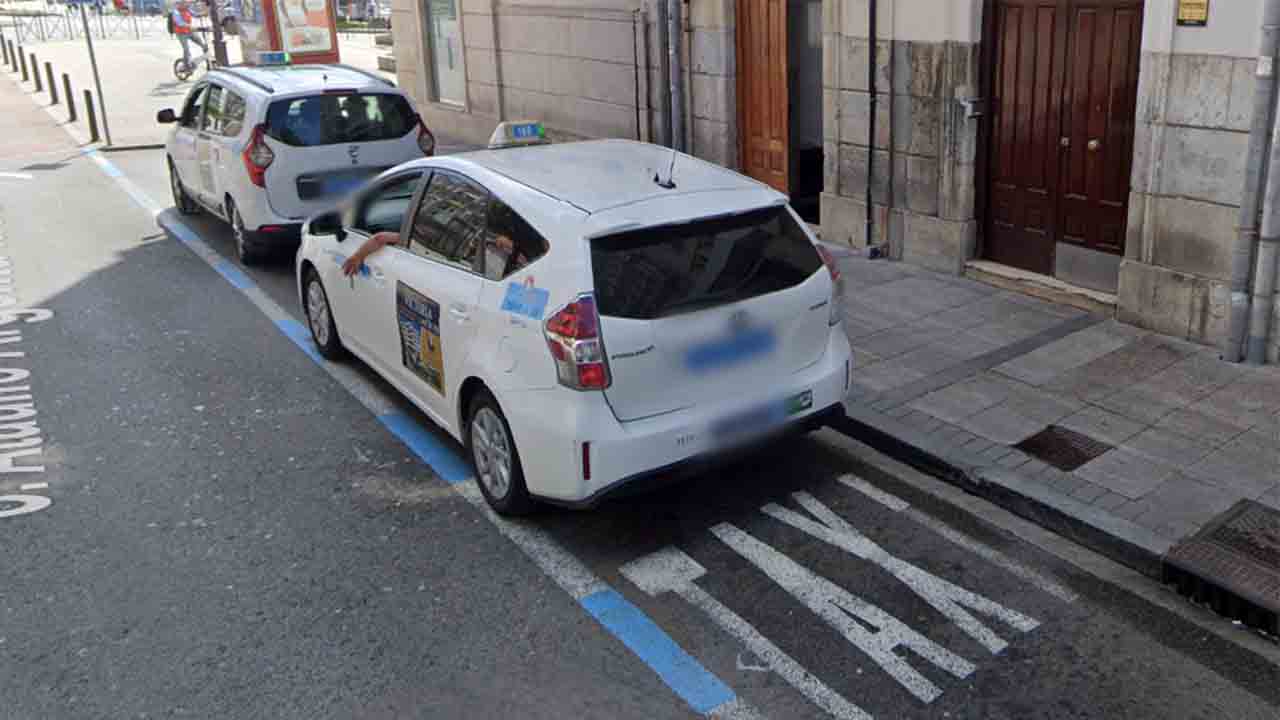 Santander tendrá que devolver 300.000 euros por la tasa de licencias de taxi