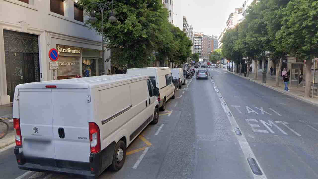 Nuevas paradas de taxis en València, una en la calle Colón y otra en el Ayuntamiento