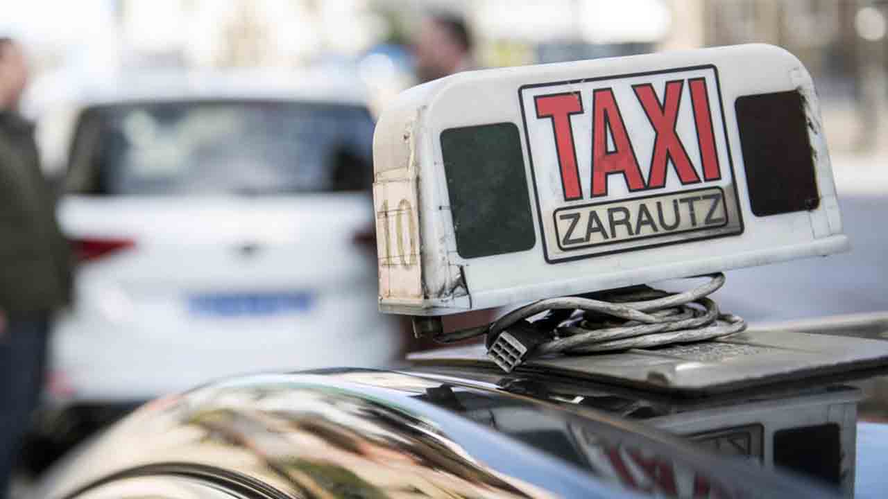 Zarautz busca mejorar el servicio del taxi en la ciudad