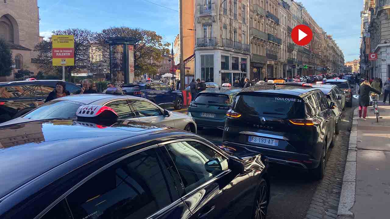 Los taxistas franceses se manifiestan contra las medidas sanitarias del Gobierno