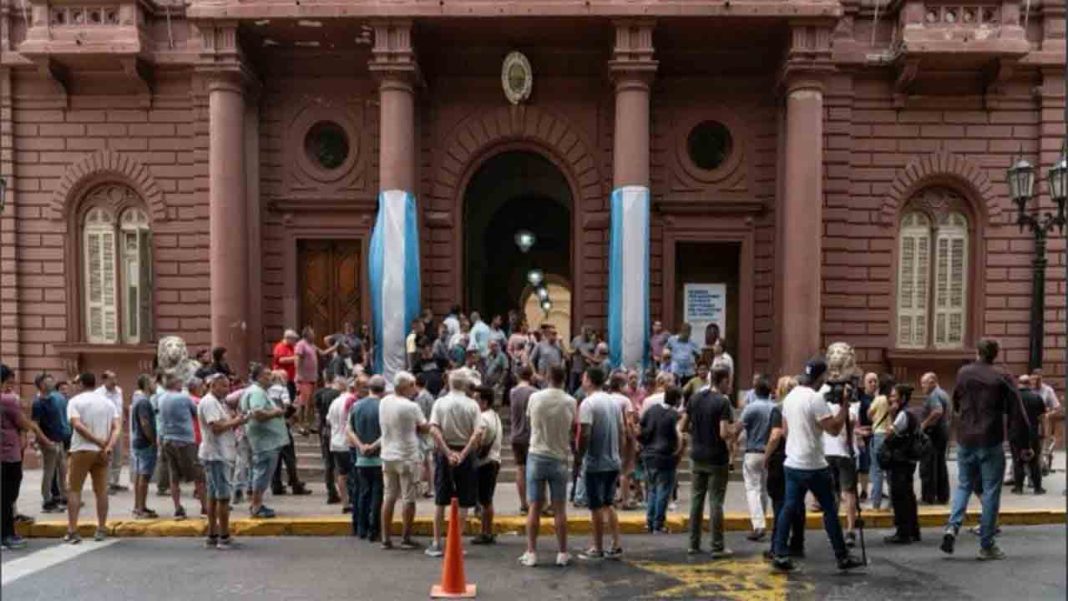 Primera manifestación del año de los taxistas de Rosario contra Uber