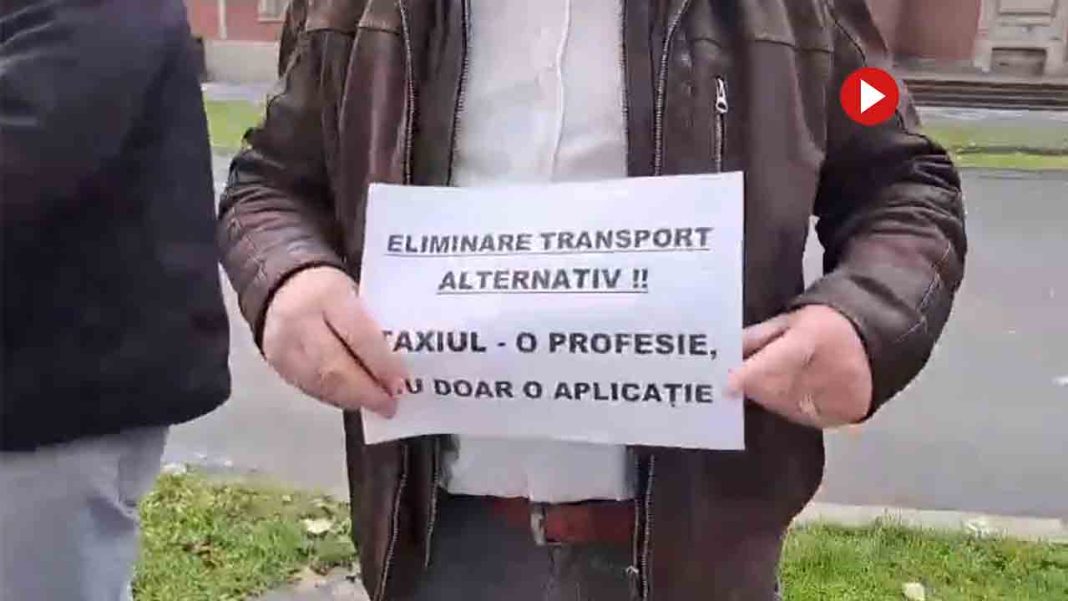 Protesta de los taxistas contra Uber y Bolt frente al Ayuntamiento de Timișoara