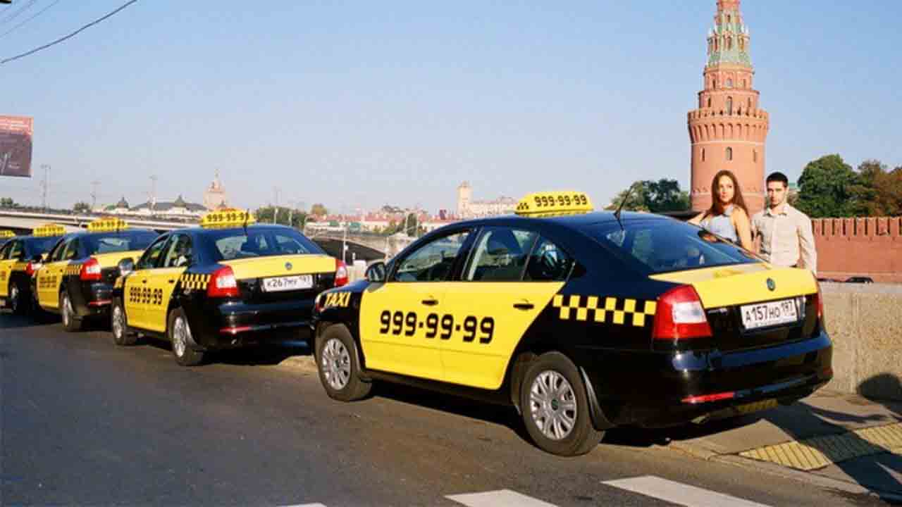 Estudian implementar un botón de pánico en los taxis de Rusia