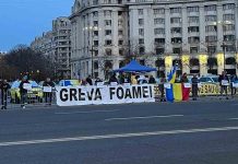 Los taxistas rumanos siguen en huelga de hambre en la plaza Constitución Los taxistas rumanos siguen en huelga de hambre en la plaza Constitución