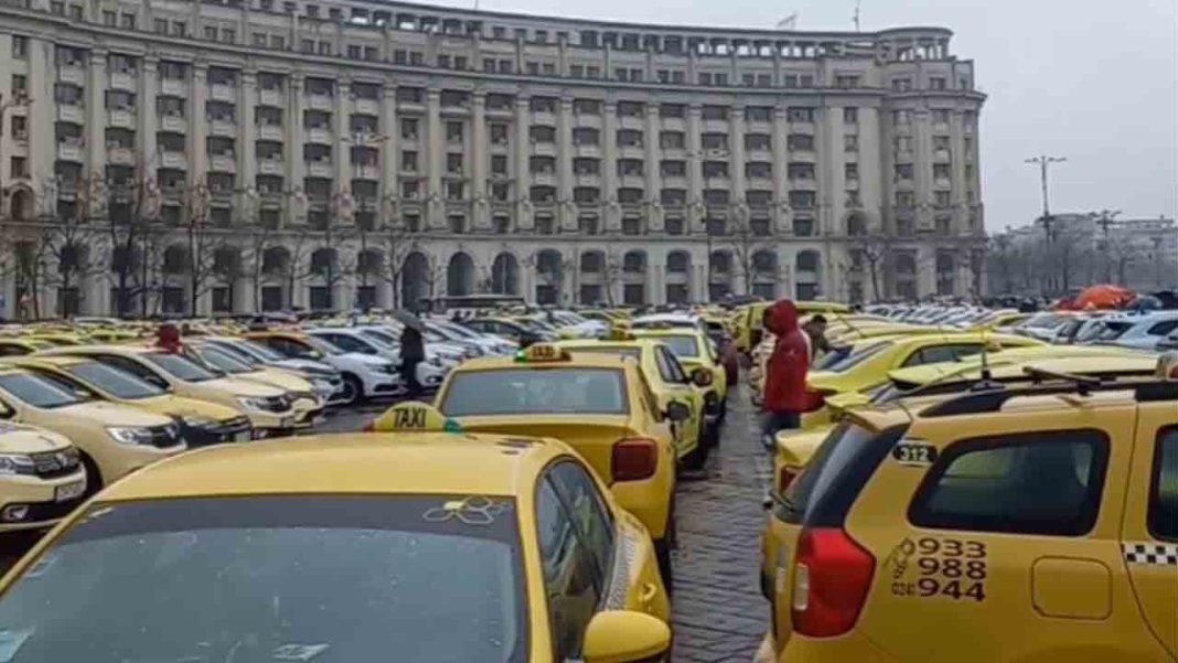 Continúa la protesta de loa taxista rumanos en la Piaţa Constituţiei