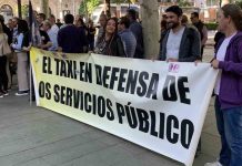 Concentración de Élite Taxi Sevilla en el Ayuntamiento contra los VTC