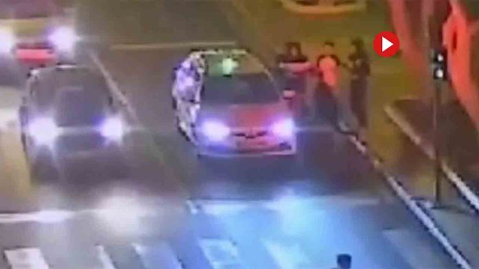 Cinco jóvenes roban y dan una paliza a un taxista en Arrecife