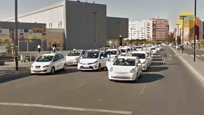 Los taxistas valencianos comienzan a instalar cámaras de seguridad en los coches