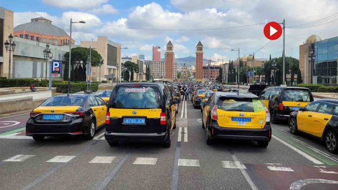 Más de 2.500 taxis se unen en Barcelona contra los VTC