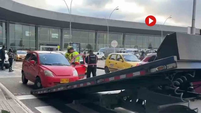 Campaña de la Policía Nacional en el aeropuerto de Bogotá