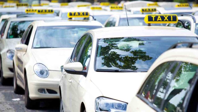 Cómo cambiar de Titularidad un Taxi: Guía paso a paso y modelo de contrato