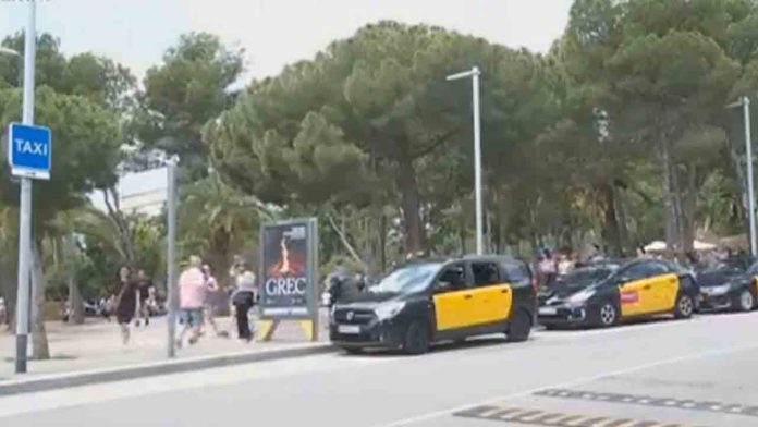 Los vecinos del Park Güell protestan por la ampliación de la parada de taxis
