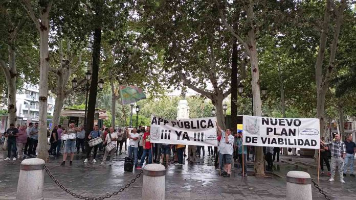 Protesta de los taxistas de Sevilla frente al ayuntamiento