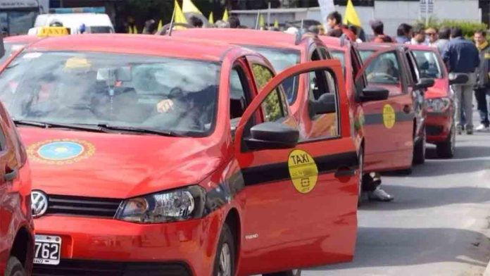 Taxistas argentinos presentarán demandas colectivas contra Uber en todo el país