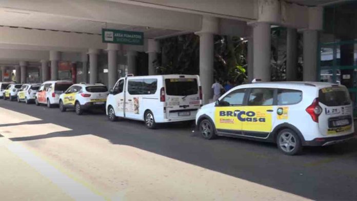 Los taxistas de Bari aplican doble turno para atender la demanda de verano