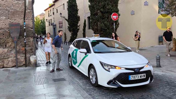 Granada convoca exámenes para obtener el carné de taxista