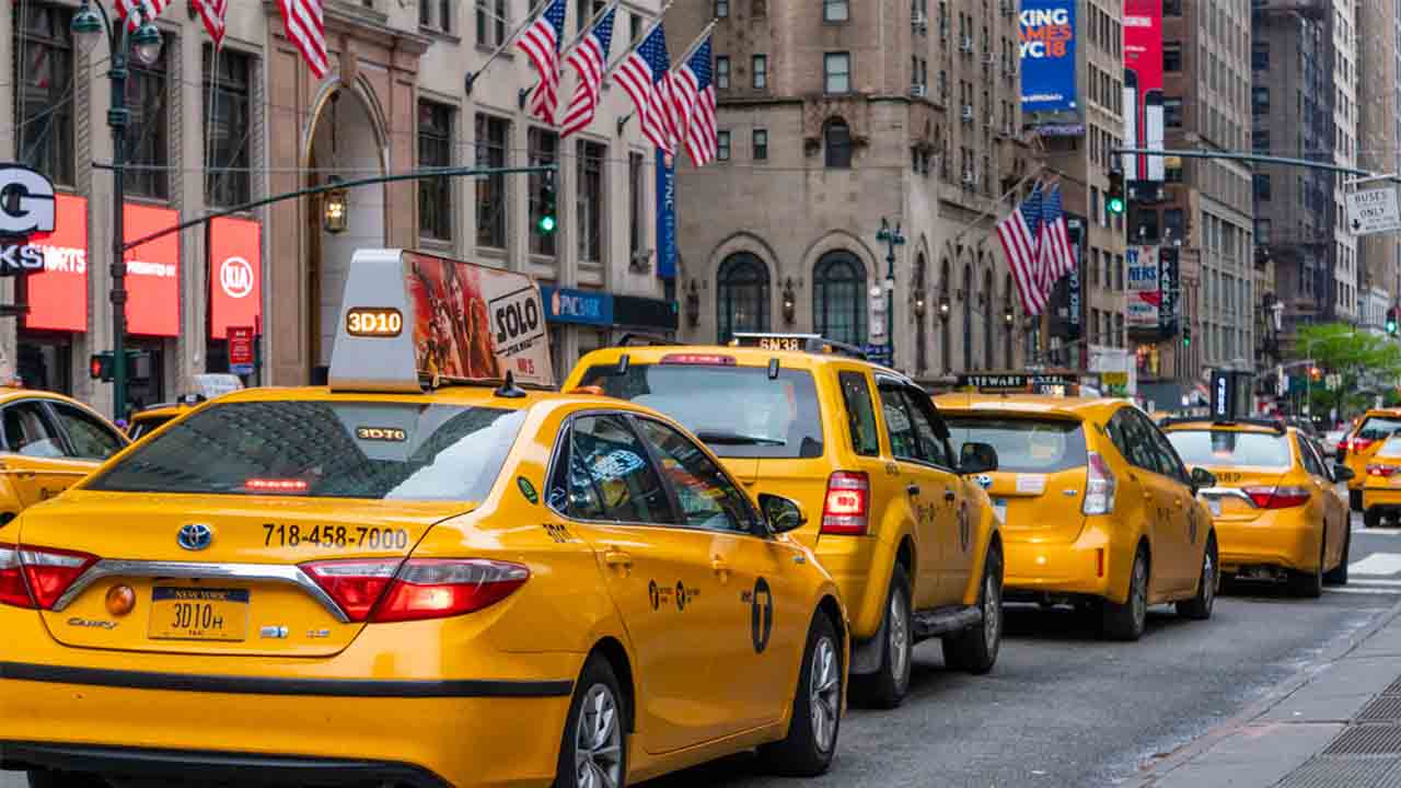 Ordenan a la aseguradora de taxis de Nueva York que venda la compañía