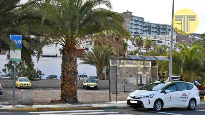 El Ayuntamiento de Mogán entrega 10 nuevas licencias de taxi