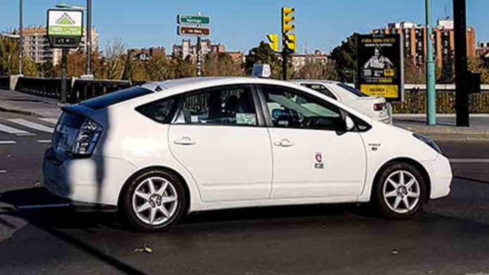 Aragón encargará un estudio para ver si se pueden regular taxi y VTC