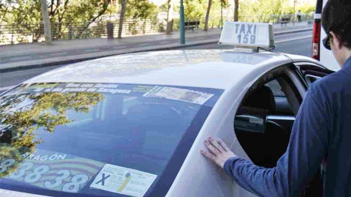 El taxi de Zaragoza pide que se cumpla de una vez la ley de los VTC