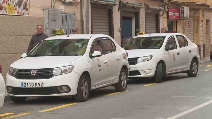 La Consejería de Ceuta quiere prohibir a los taxistas compaginar otra actividad