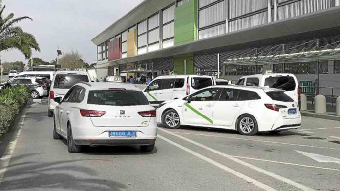 Los taxis estacionales de Ibiza ya no pueden recoger clientes en Sant Josep