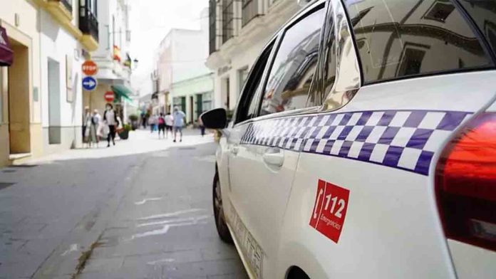 La Policía Local de Chiclana intercepta un taxi pirata