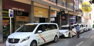 El tribunal da marcha atrás en Orihuela y aprueba a los 22 aspirantes a taxista Paradas de taxi en Orihuela