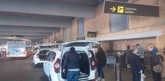 Archivada la causa contra los taxistas del aeropuerto de Sevilla Comienza el turno rotatorio en la parada de taxi del aeropuerto de Sevilla