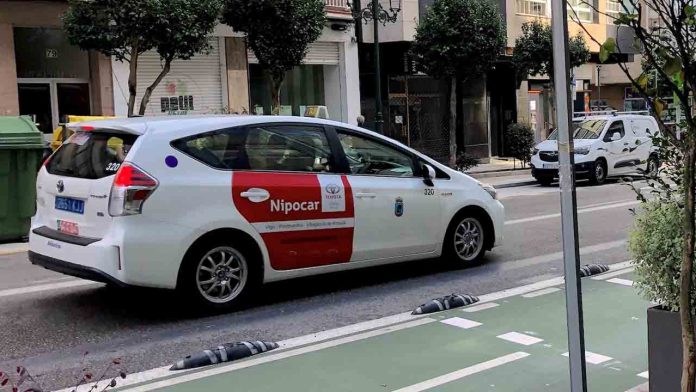 Dos detenidos tras atracar a un taxista en O Calvario