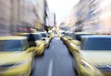 El taxi de Atenas protestará el día 23 por el uso de los carriles bus El taxi de Atenas protestará el día 23 por el uso de los carriles bus