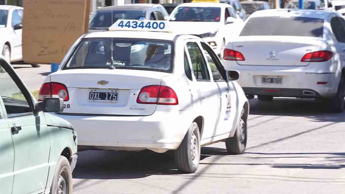 Rechazo total de los taxistas de Roca a la entrada de Uber