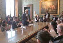 Roma entrega las primeras 9 licencias de taxi de un paquete de 1.000 Roma entrega las primeras 9 licencias de taxi de un paquete de 1.000