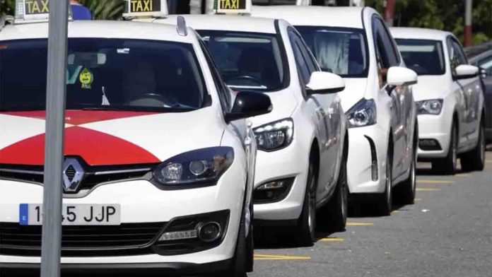 Vigilancia a los VTC en Vigo, ayudas al taxi y compromiso con el sector