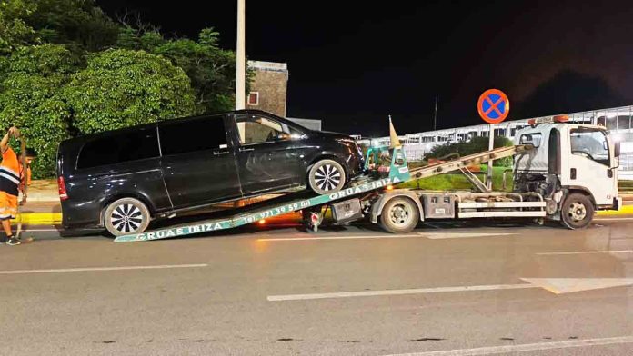 15.000 euros de multa al conductor de una furgoneta ilegal en el aeropuerto de Ibiza