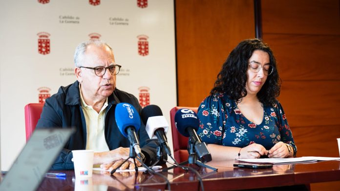 El Cabildo de La Gomera entrega ayudas económicas al sector del taxi