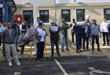 Los taxistas de Daventry protestan contra nueva normativa de vehículos adaptados Los taxistas de Daventry protestan contra nueva normativa de vehículos adaptados